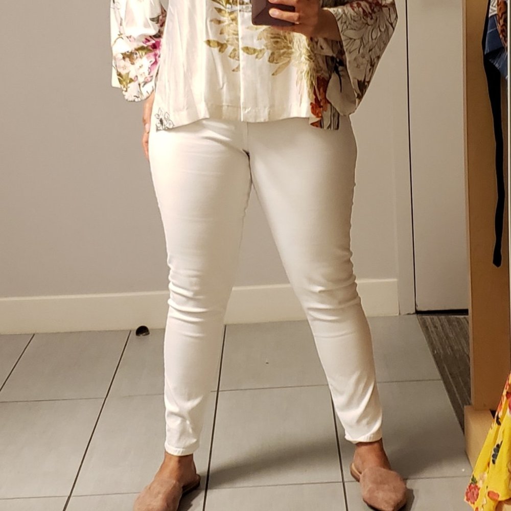 💥HOST PICK💥AG Adriano Goldschmied THE ABBEY ANKLE White Sz 32